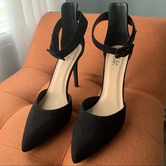 Black heeled pumped with ankle strap close toe - Picture 5 of 8